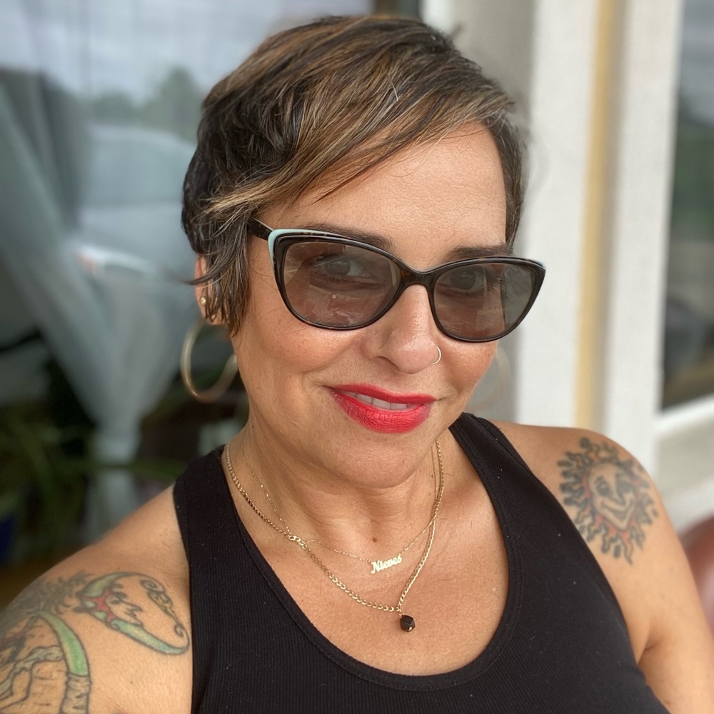 Meet your Posher, Nieves